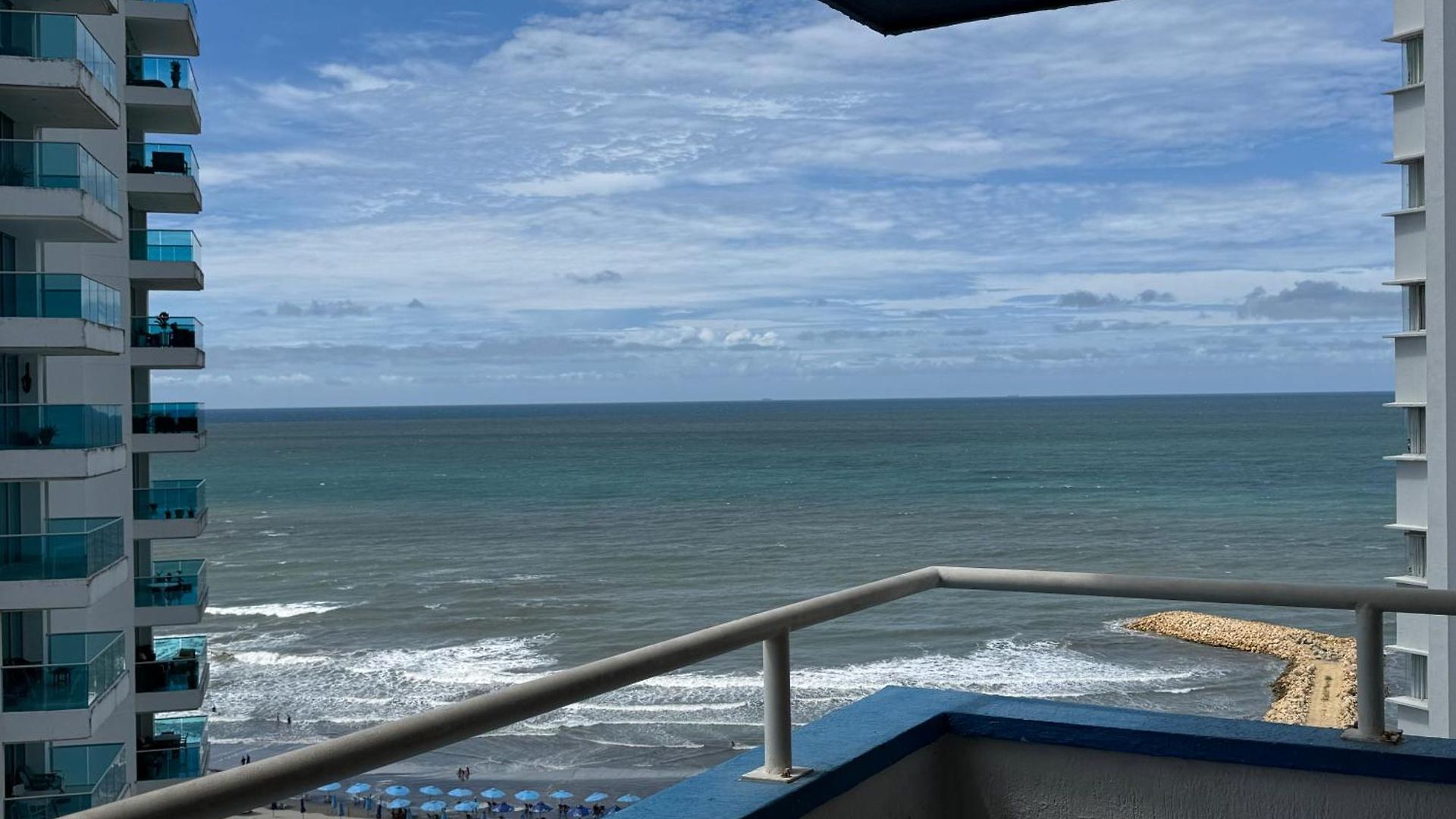 Apartment En Bocagrande Con Vista Lateral Al Mar Icdi