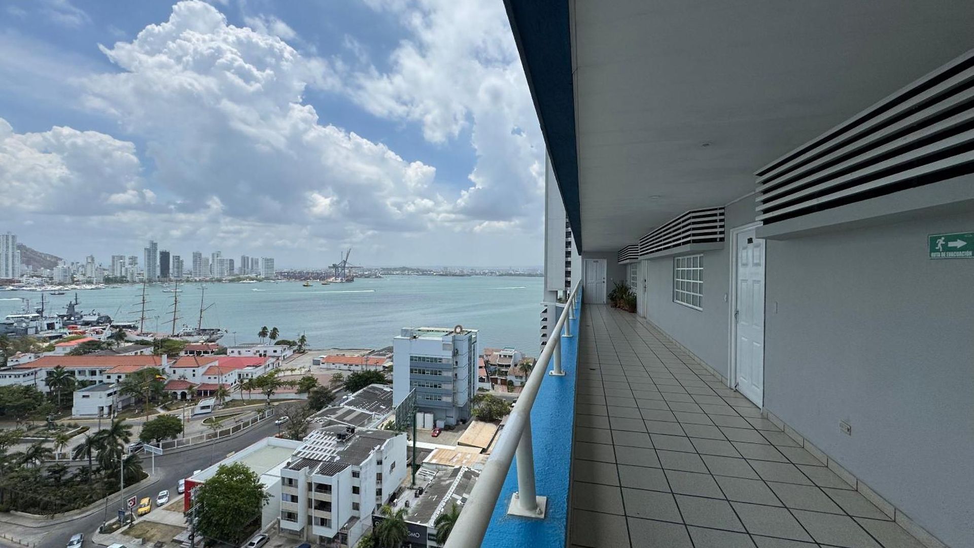 En Bocagrande Con Vista Lateral Al Mar Icdi * Cartagena
