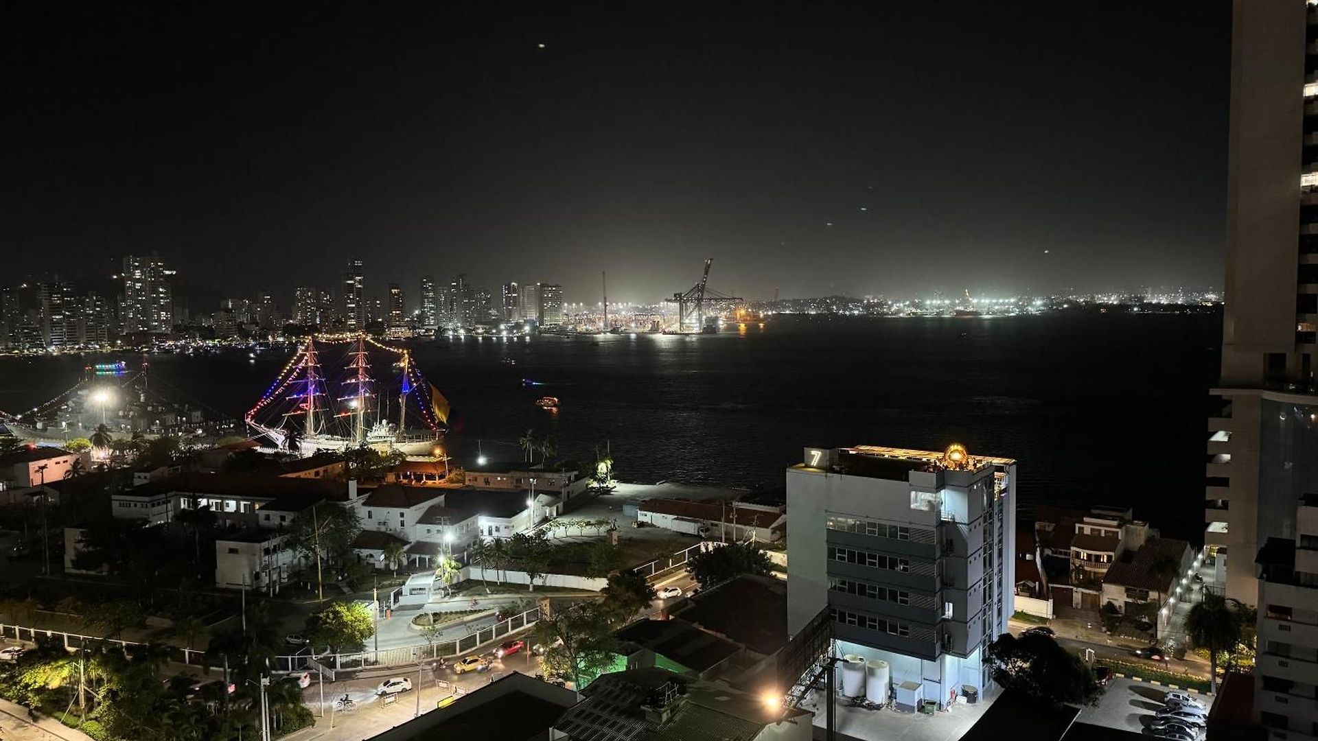 En Bocagrande Con Vista Lateral Al Mar Icdi Apartment *
