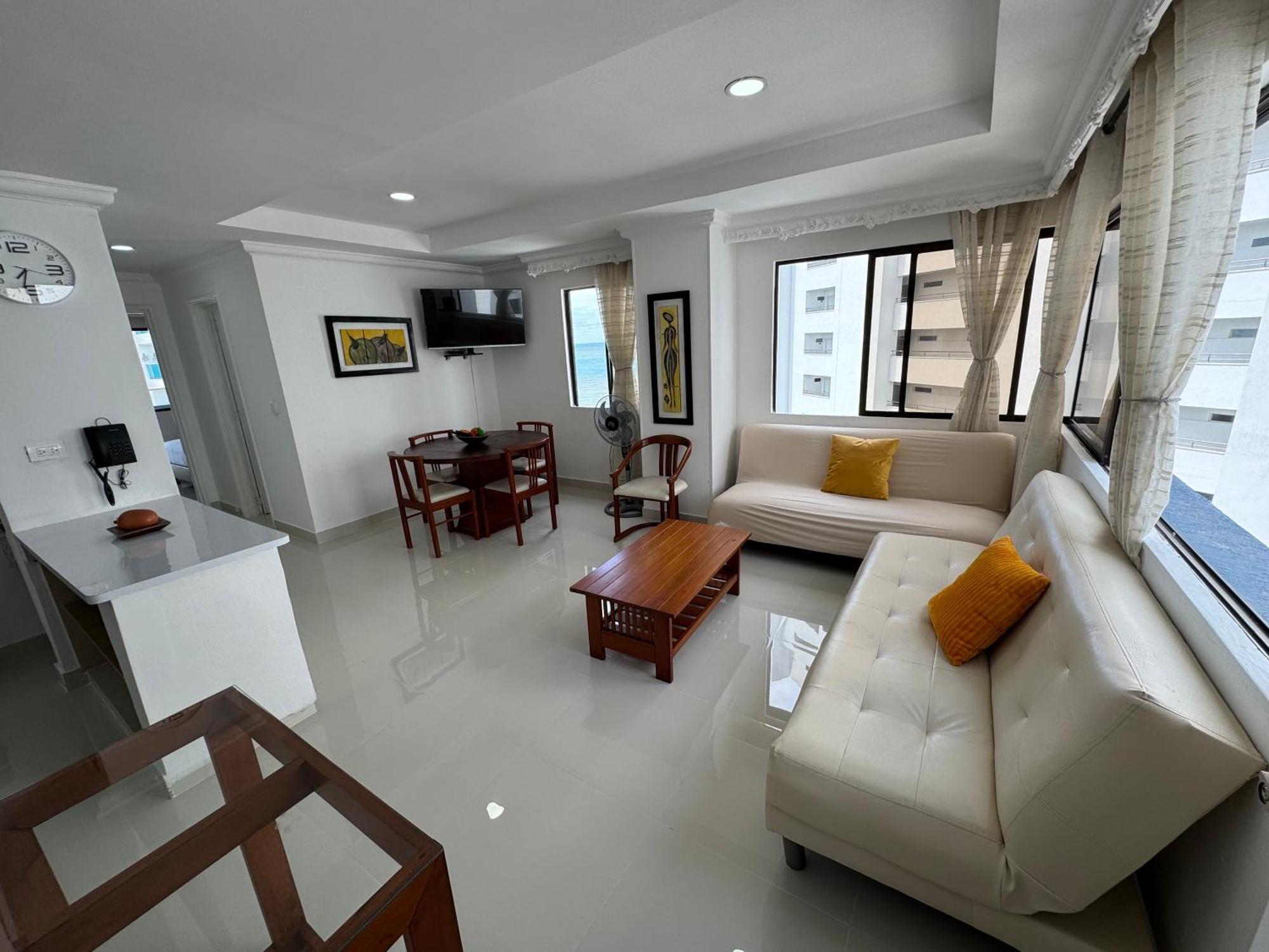 Apartamento En Bocagrande Con Vista Lateral Al Mar Icdi