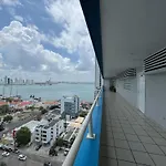 Apartamento en Bocagrande con vista lateral al mar ICDI